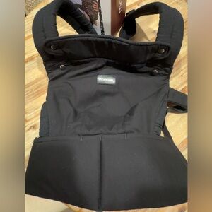 momcozy Black Carrier